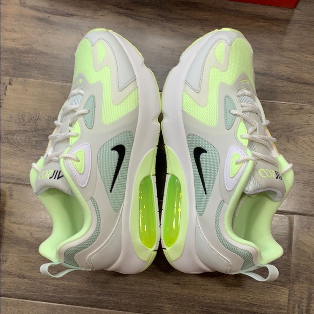 W NIKE AIR MAX 200 - Picture 13 of 16